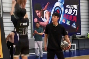 NBA76人vs雄鹿_NBA76人vs雄鹿在线观看_免费看直播